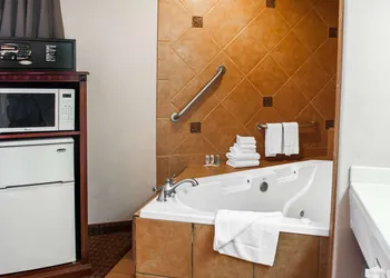 Quality Inn & Suites Las Cruces - University Area hotel thumbnail 5