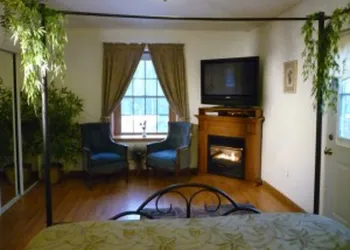 7 Gables Inn & Suites hotel thumbnail 4