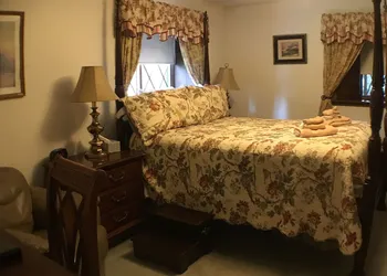 7 Gables Inn & Suites hotel thumbnail 5