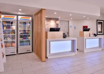Holiday Inn Express Farmington - Bloomfield by IHG hotel thumbnail 2