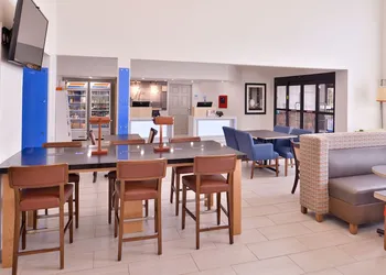Holiday Inn Express Farmington - Bloomfield by IHG hotel thumbnail 3