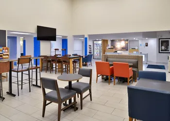 Holiday Inn Express Farmington - Bloomfield by IHG hotel thumbnail 4