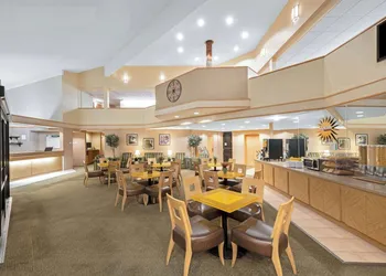 La Quinta Inn & Suites by Wyndham Salt Lake City - Layton hotel thumbnail 2