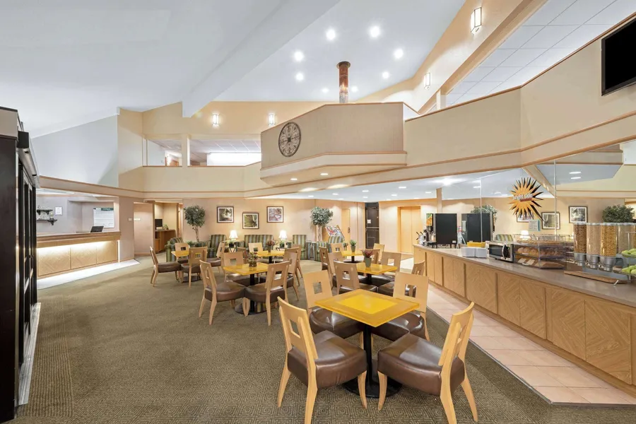 La Quinta Inn & Suites by Wyndham Salt Lake City - Layton hotel detail image 2