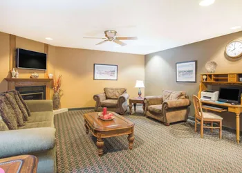 Ramada by Wyndham Spirit Lake/Okoboji hotel thumbnail 4