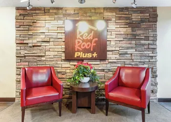 Red Roof Inn PLUS+ Mt Pleasant - Patriots Point hotel thumbnail 2