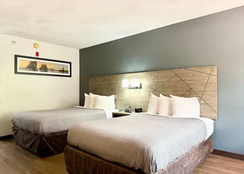 Quality Inn & Suites Greenville I-65 hotel thumbnail 5