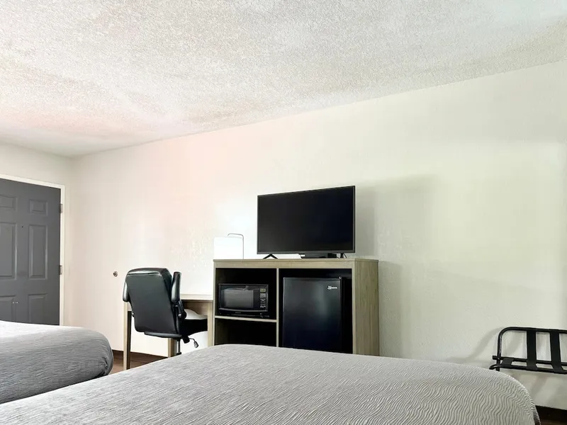 Quality Inn & Suites Greenville I-65 hotel detail image 6