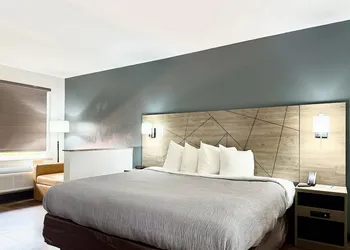 Quality Inn & Suites Greenville I-65 hotel thumbnail 8