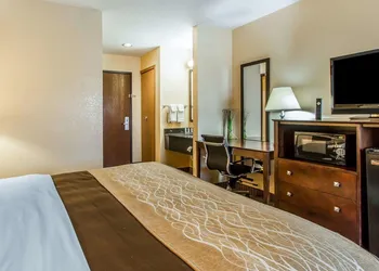Quality Inn & Suites Mount Pleasant hotel thumbnail 6