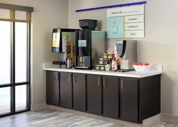 Garner Hotel Albuquerque Airport by IHG hotel thumbnail 7