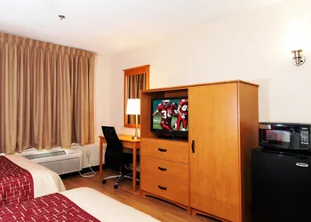 Red Roof Inn Fargo - I-94/ Medical Center hotel thumbnail 5
