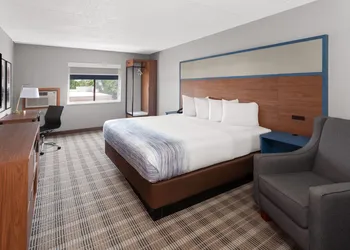 AmericInn & Suites By Wyndham Baraboo Event Center hotel thumbnail 7
