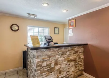 Econo Lodge Inn & Suites Santa Rosa hotel thumbnail 2