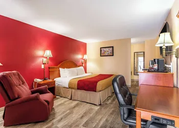 Econo Lodge Inn & Suites Santa Rosa hotel thumbnail 5