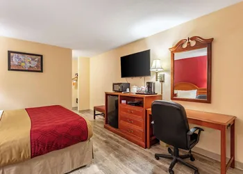 Econo Lodge Inn & Suites Santa Rosa hotel thumbnail 6