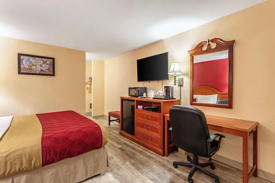 Econo Lodge Inn & Suites Santa Rosa hotel detail image 6