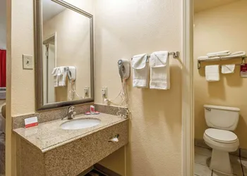Econo Lodge Inn & Suites Santa Rosa hotel thumbnail 8