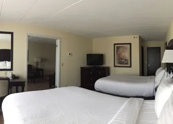 Holiday Inn Hotel & Suites Charleston West by IHG hotel thumbnail 4