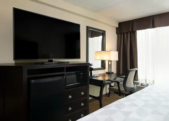 Holiday Inn Hotel & Suites Charleston West by IHG hotel thumbnail 7