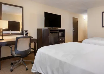 Holiday Inn Hotel & Suites Charleston West by IHG hotel thumbnail 8