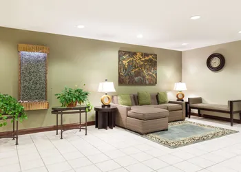 Baymont by Wyndham Dale hotel thumbnail 2