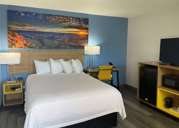 Days Inn by Wyndham Gatesville hotel thumbnail 5