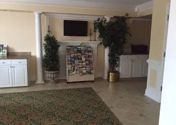 America's Inn hotel thumbnail 2