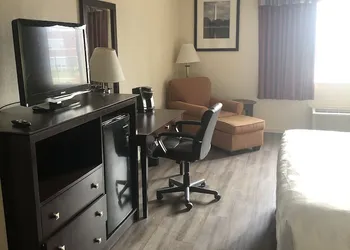 America's Inn hotel thumbnail 5