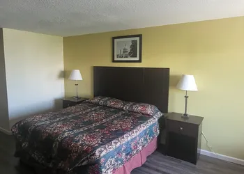 America's Inn hotel thumbnail 6