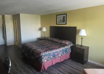 America's Inn hotel thumbnail 7