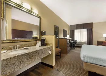 Best Western Plus Yakima Hotel hotel thumbnail 6