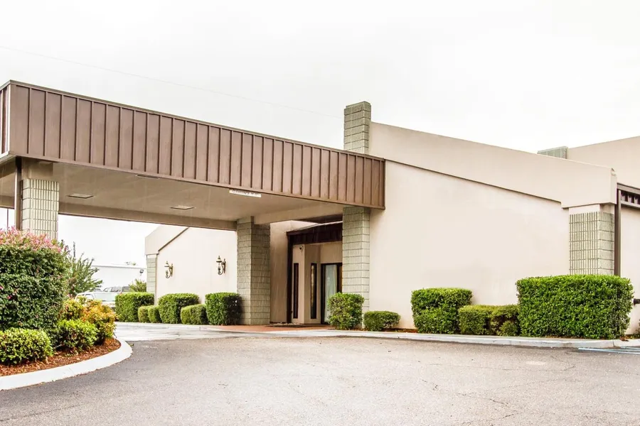 Executive Inn & Suites hotel detail image 2