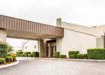 Executive Inn & Suites hotel thumbnail 2