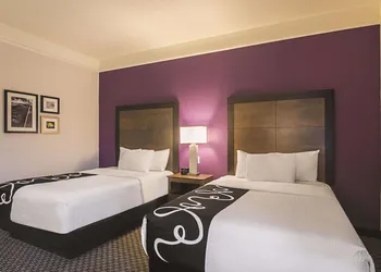La Quinta Inn & Suites by Wyndham Oklahoma City - NW Expwy hotel thumbnail 7