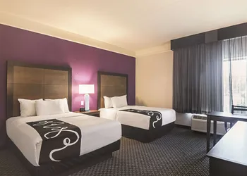 La Quinta Inn & Suites by Wyndham Oklahoma City - NW Expwy hotel thumbnail 8