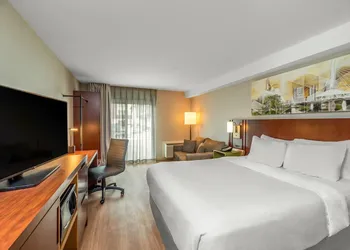 Comfort Inn Winnipeg Airport hotel thumbnail 6