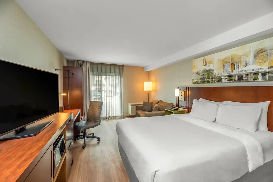 Comfort Inn Winnipeg Airport hotel detail image 6