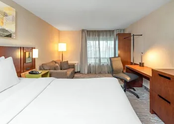 Comfort Inn Winnipeg Airport hotel thumbnail 7