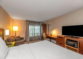 Comfort Inn Winnipeg Airport hotel thumbnail 8