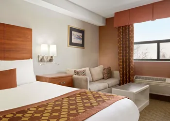 Travelodge by Wyndham Windsor hotel thumbnail 5