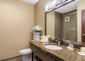 Comfort Inn & Suites Medicine Hat hotel thumbnail 7