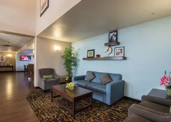 Comfort Inn & Suites Airport South hotel thumbnail 3