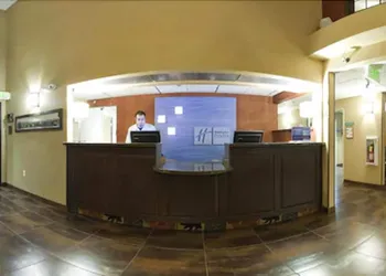 Holiday Inn Express Hotel & Suites Raton by IHG hotel thumbnail 2