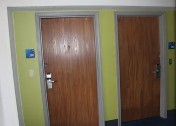 Holiday Inn Express Hotel & Suites Raton by IHG hotel thumbnail 3