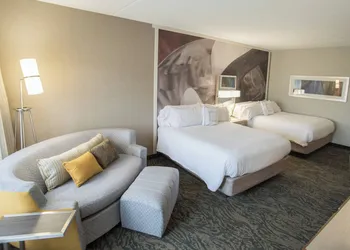 Courtyard by Marriott Hickory hotel thumbnail 6