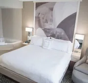 Courtyard by Marriott Hickory hotel detail image 7