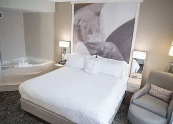 Courtyard by Marriott Hickory hotel thumbnail 7
