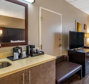Comfort Inn & Suites near Six Flags hotel detail image 7