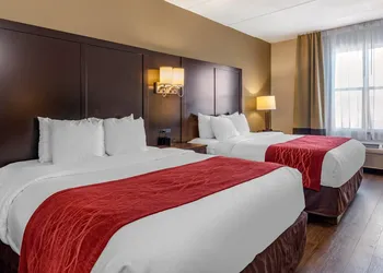 Comfort Inn & Suites near Six Flags hotel thumbnail 8